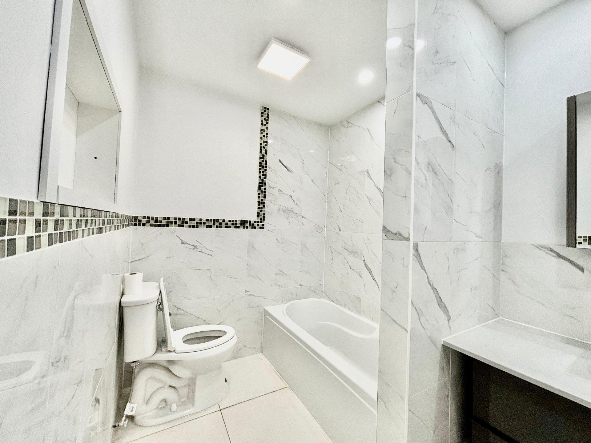 









3336


Ch. de la Côte-de-Liesse

,
Mont-Royal,




QC
H4N2P4

