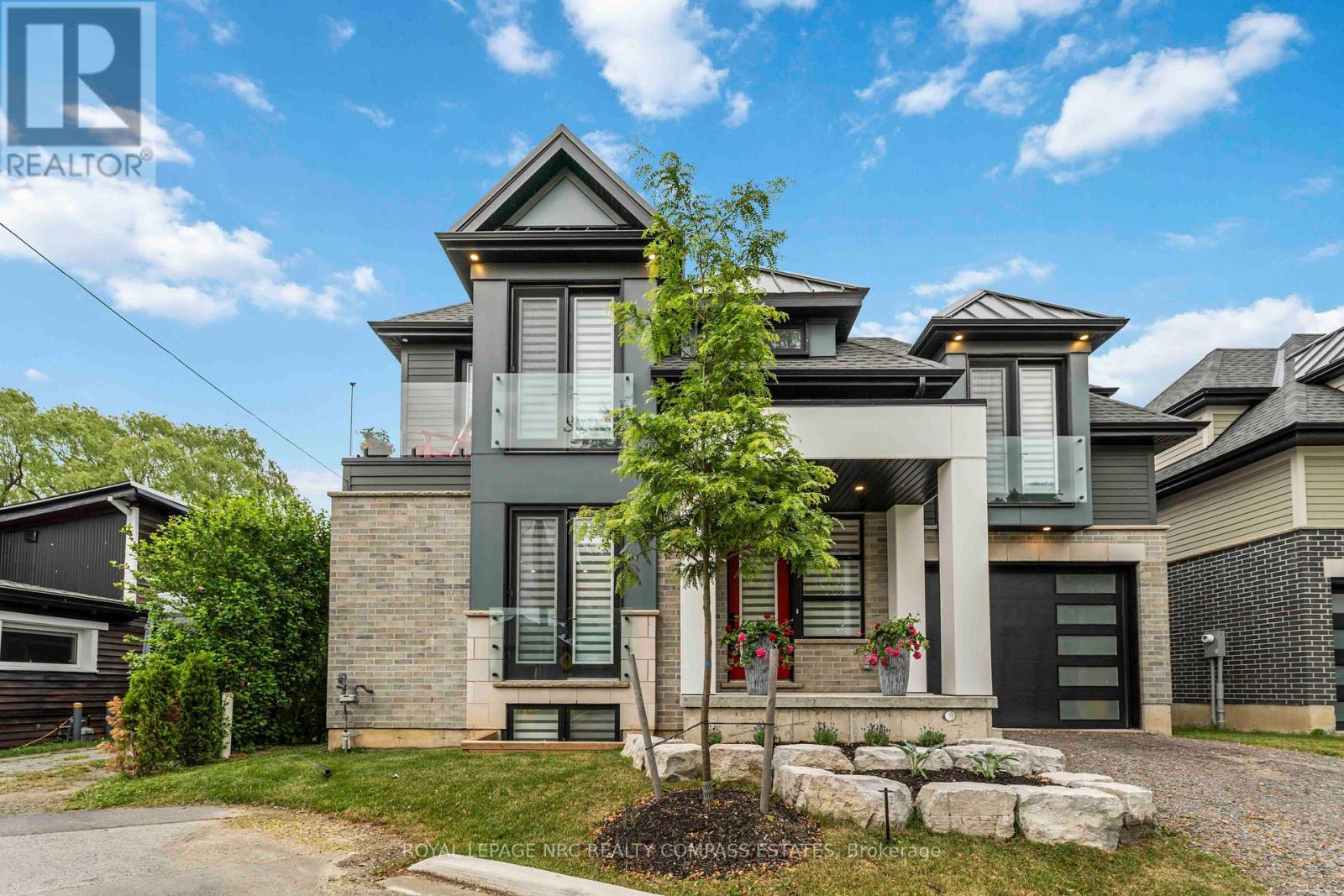 












10 PAXTON AVENUE

,
St. Catharines (Port Dalhousie),




Ontario
L2N5H8

