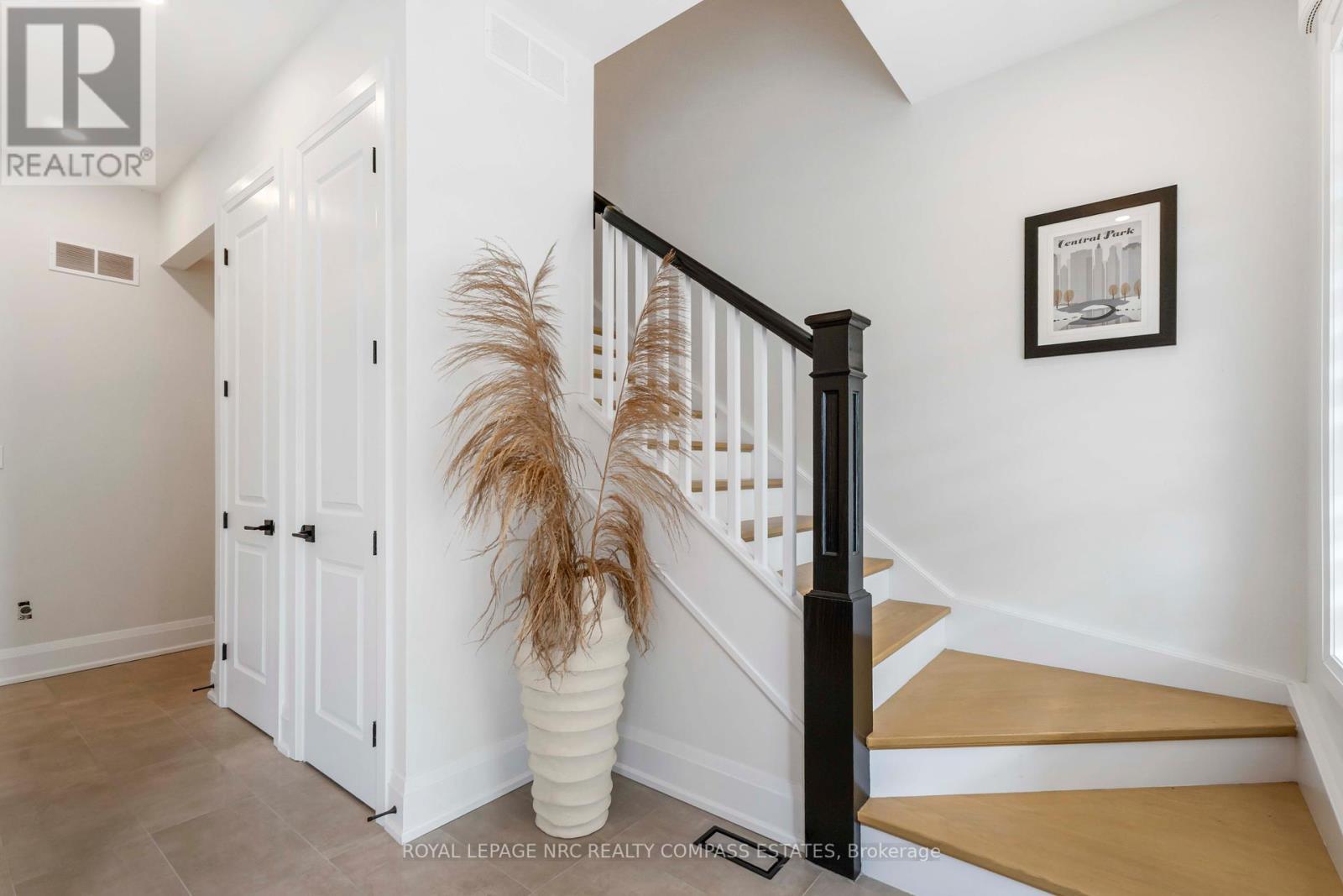 












10 PAXTON AVENUE

,
St. Catharines (Port Dalhousie),




Ontario
L2N5H8

