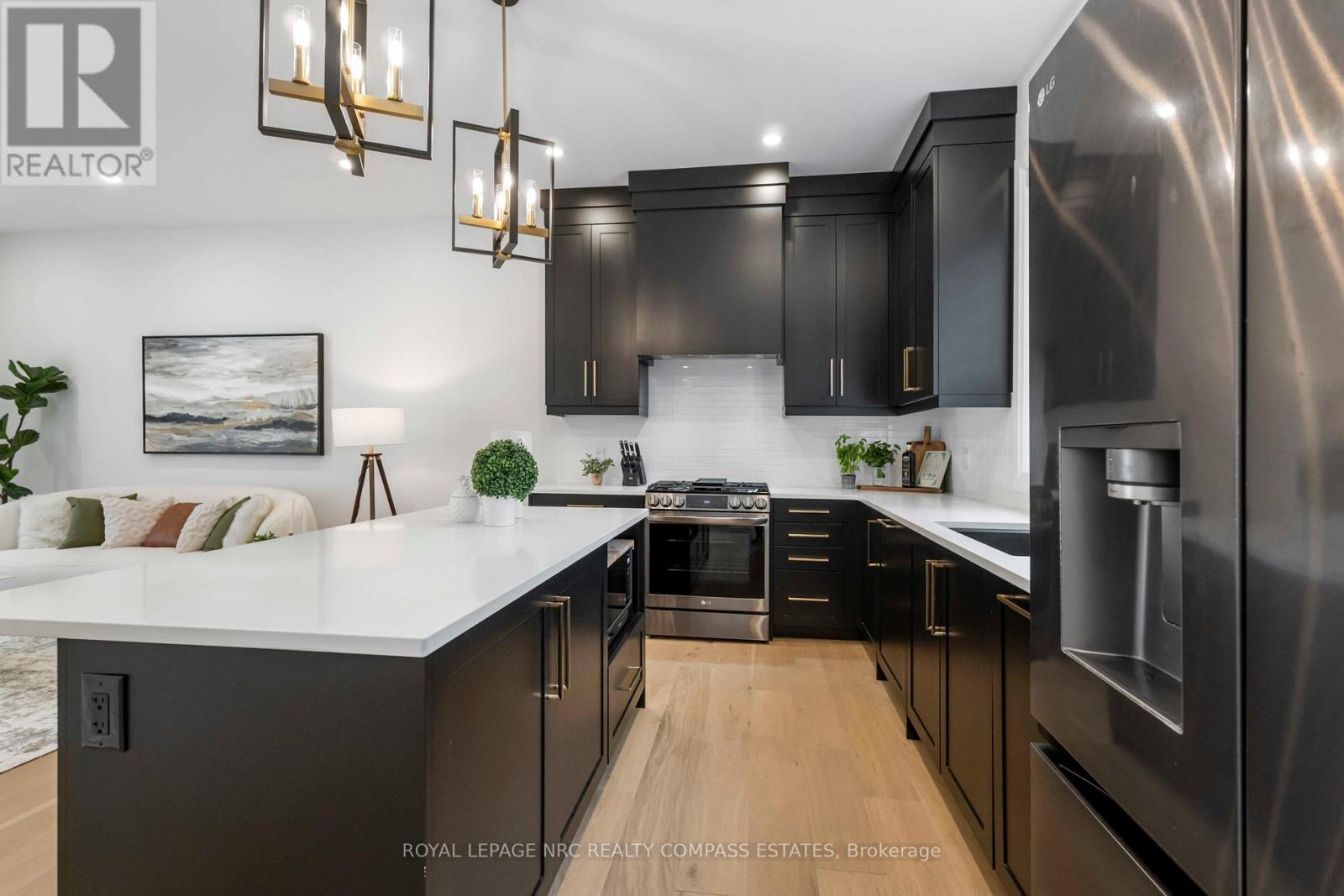 












10 PAXTON AVENUE

,
St. Catharines (Port Dalhousie),




Ontario
L2N5H8


