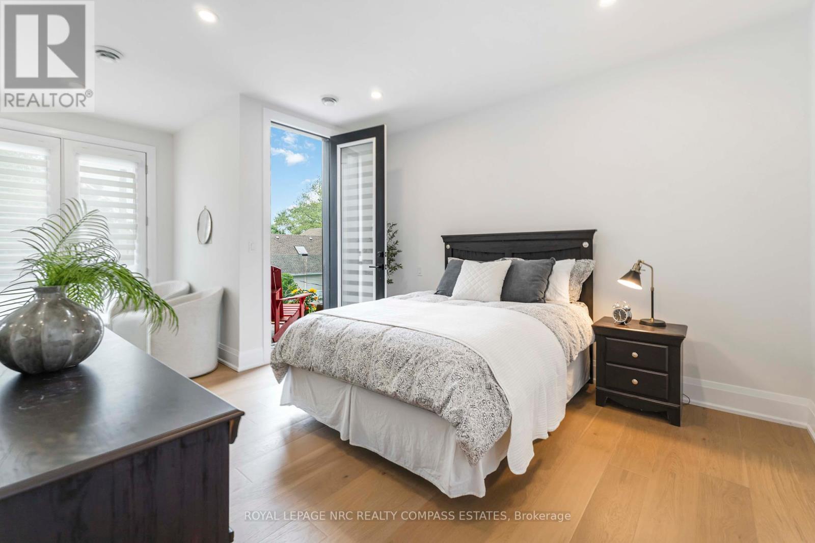 












10 PAXTON AVENUE

,
St. Catharines (Port Dalhousie),




Ontario
L2N5H8

