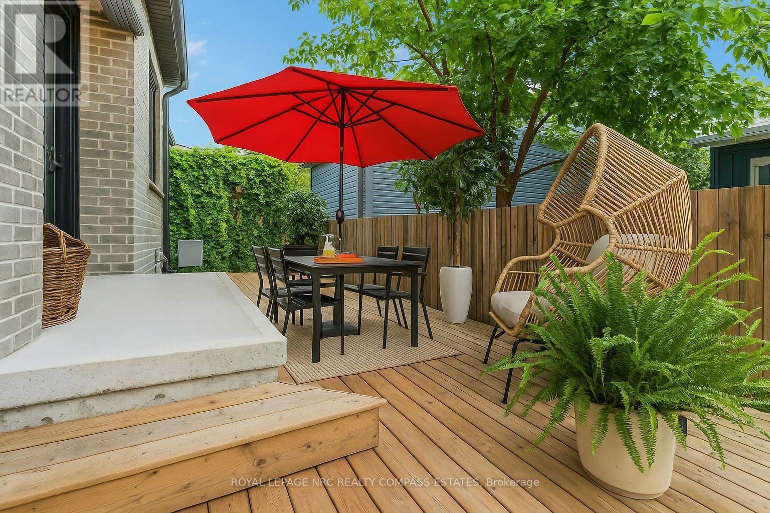 












10 PAXTON AVENUE

,
St. Catharines (Port Dalhousie),




Ontario
L2N5H8

