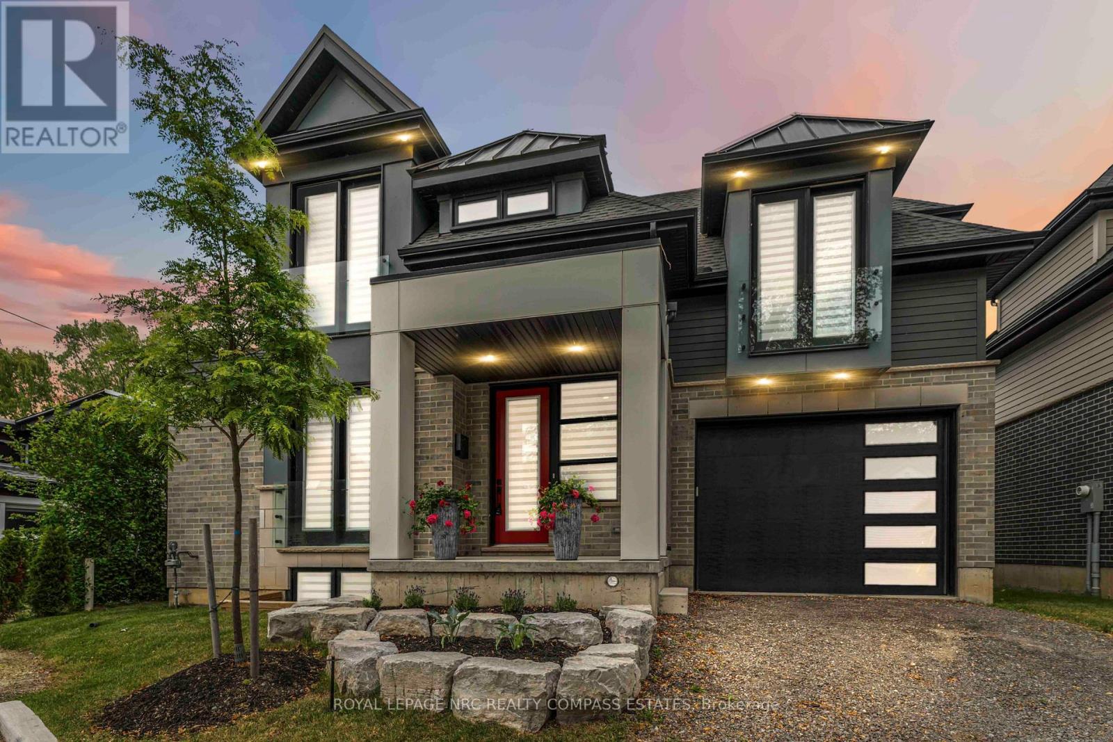 












10 PAXTON AVENUE

,
St. Catharines (Port Dalhousie),




Ontario
L2N5H8

