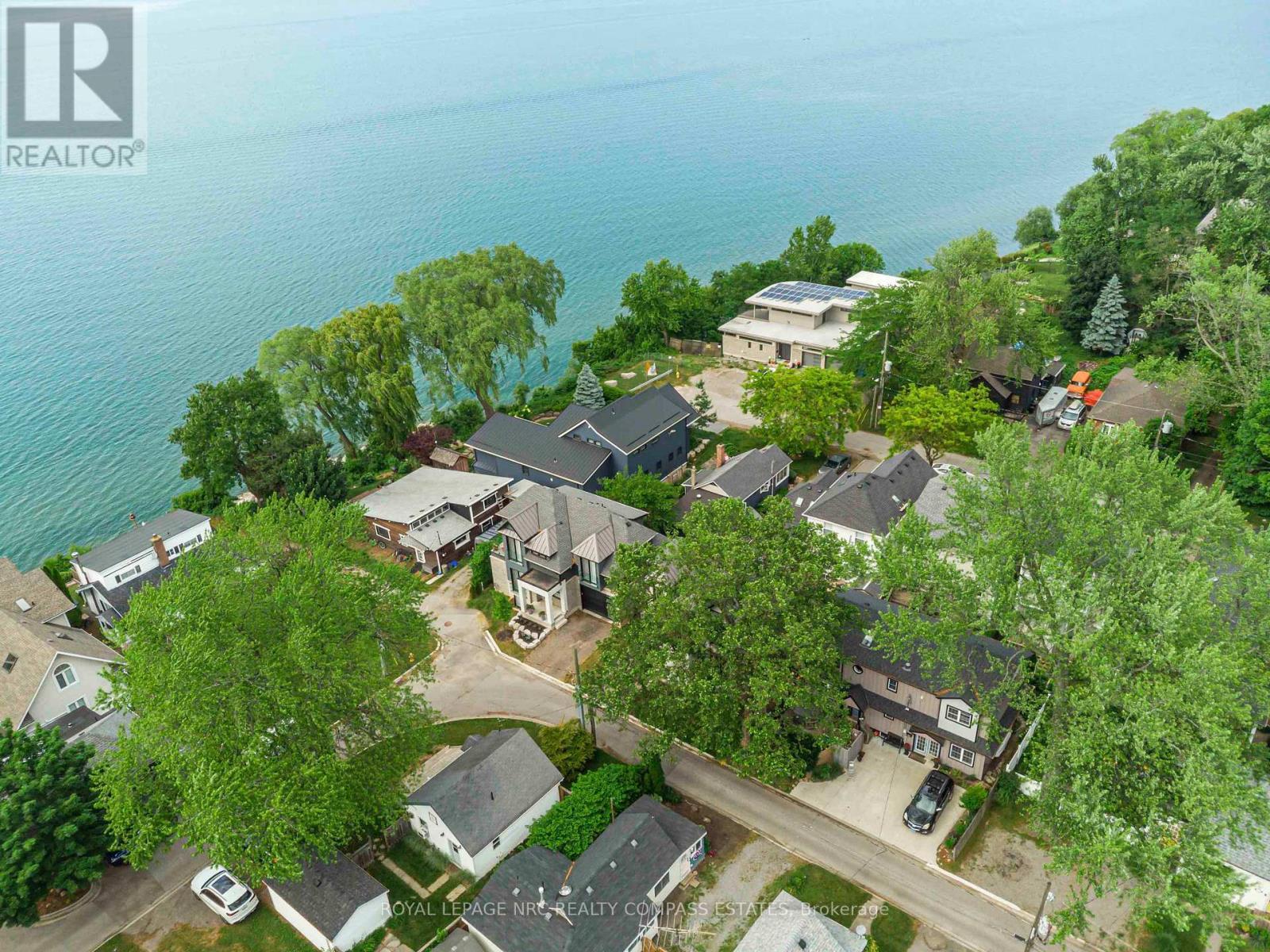 












10 PAXTON AVENUE

,
St. Catharines (Port Dalhousie),




Ontario
L2N5H8

