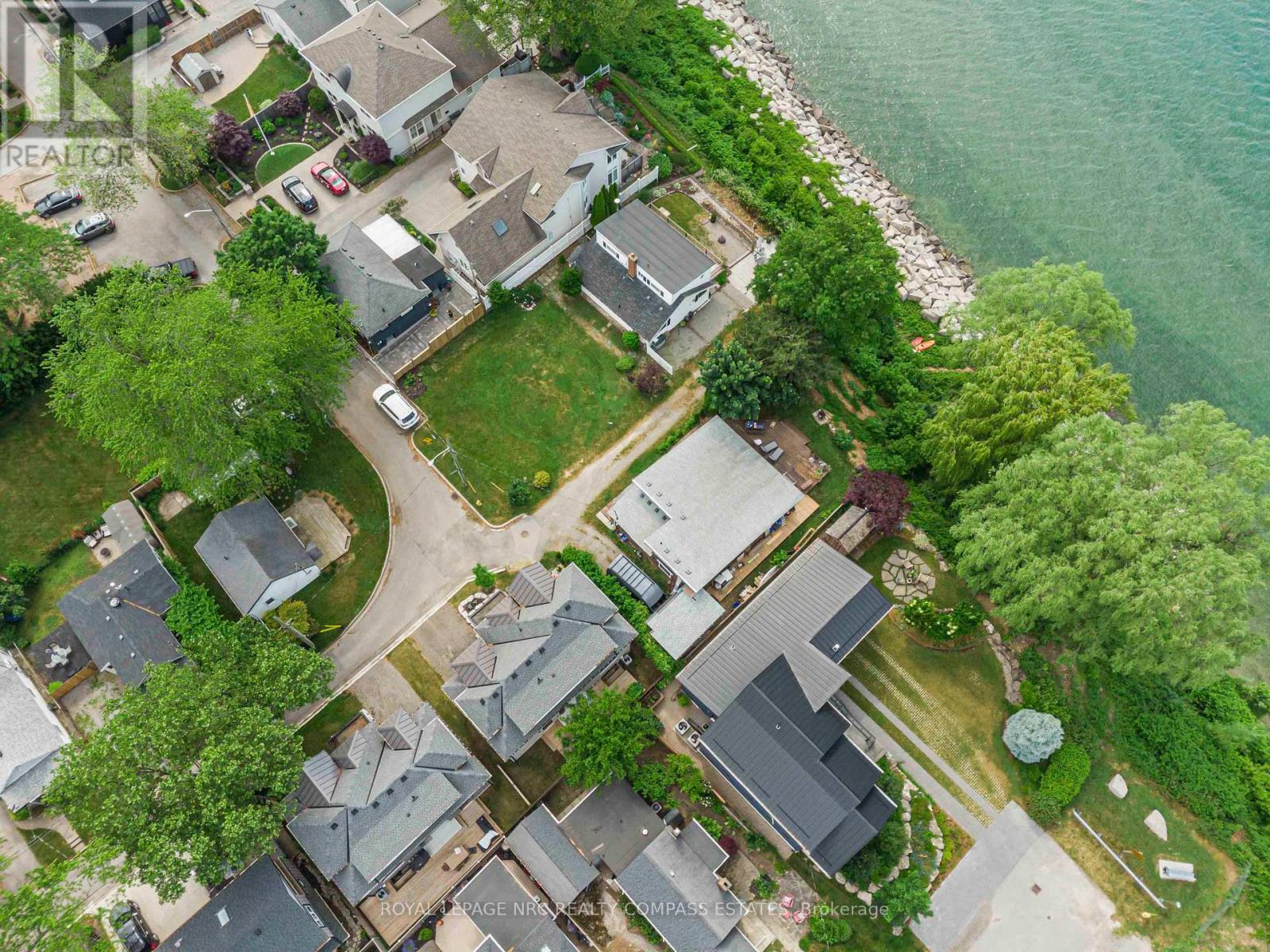 












10 PAXTON AVENUE

,
St. Catharines (Port Dalhousie),




Ontario
L2N5H8

