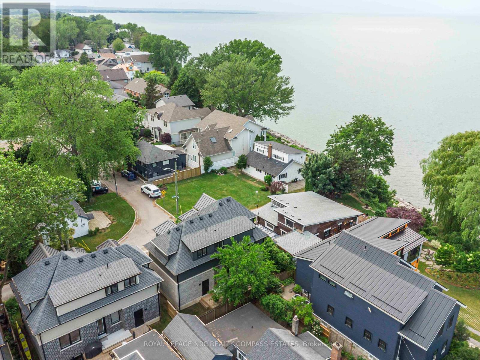 












10 PAXTON AVENUE

,
St. Catharines (Port Dalhousie),




Ontario
L2N5H8

