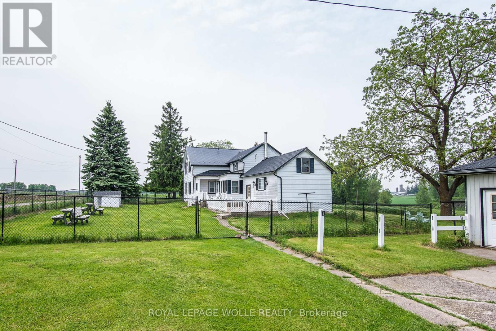 












4385 HESSEN STRASSE

,
Wellesley,







Ontario
N0B2T0

