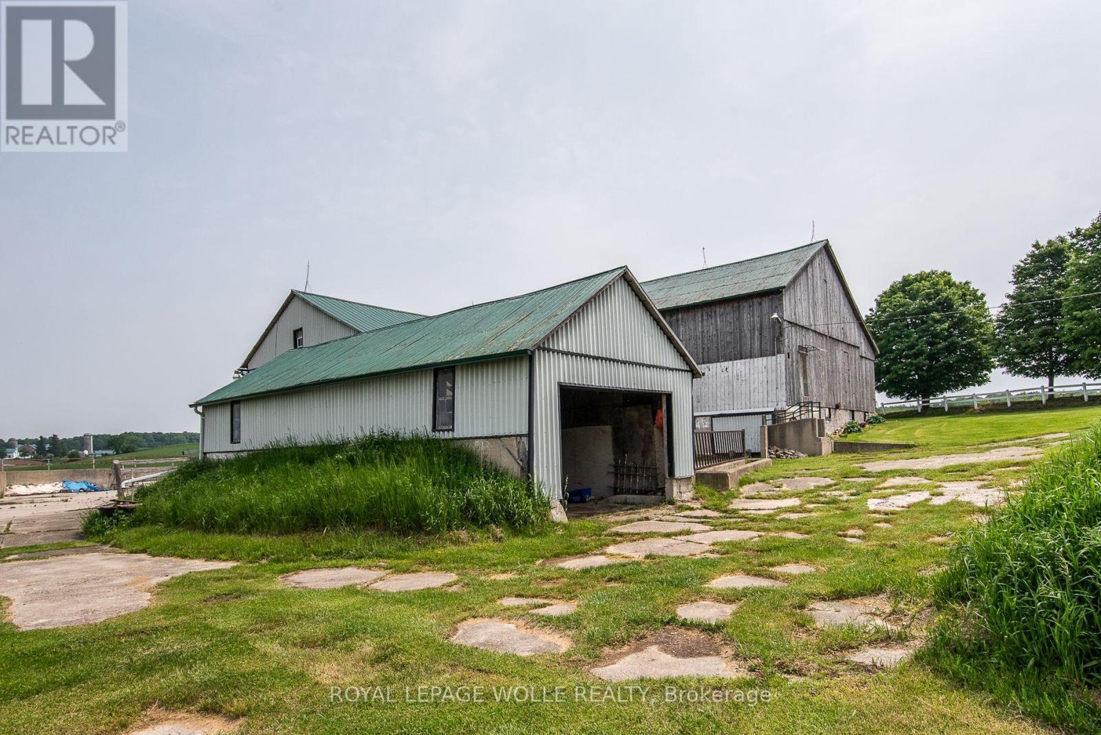 












4385 HESSEN STRASSE

,
Wellesley,







Ontario
N0B2T0


