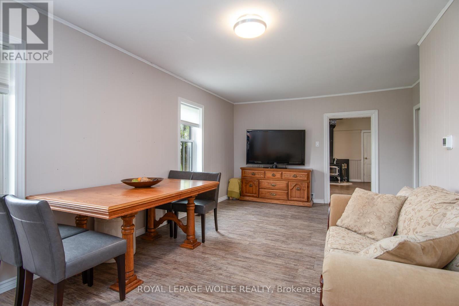 












4385 HESSEN STRASSE

,
Wellesley,







Ontario
N0B2T0

