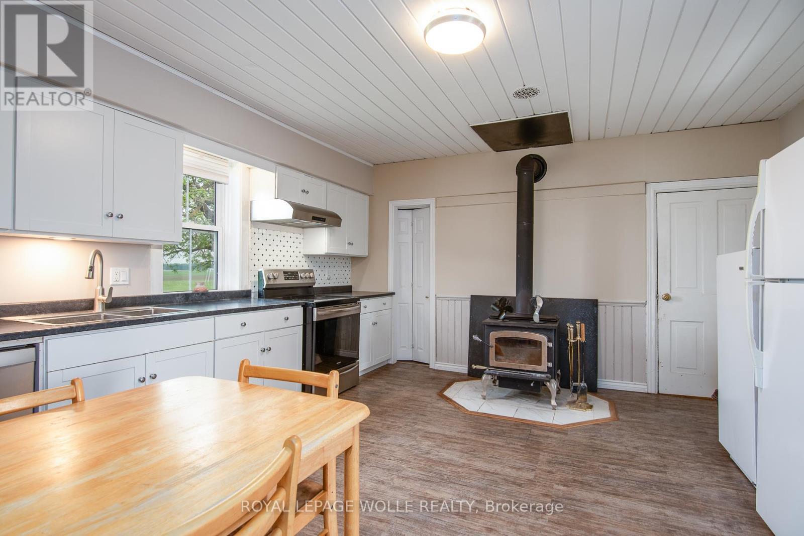 












4385 HESSEN STRASSE

,
Wellesley,







Ontario
N0B2T0

