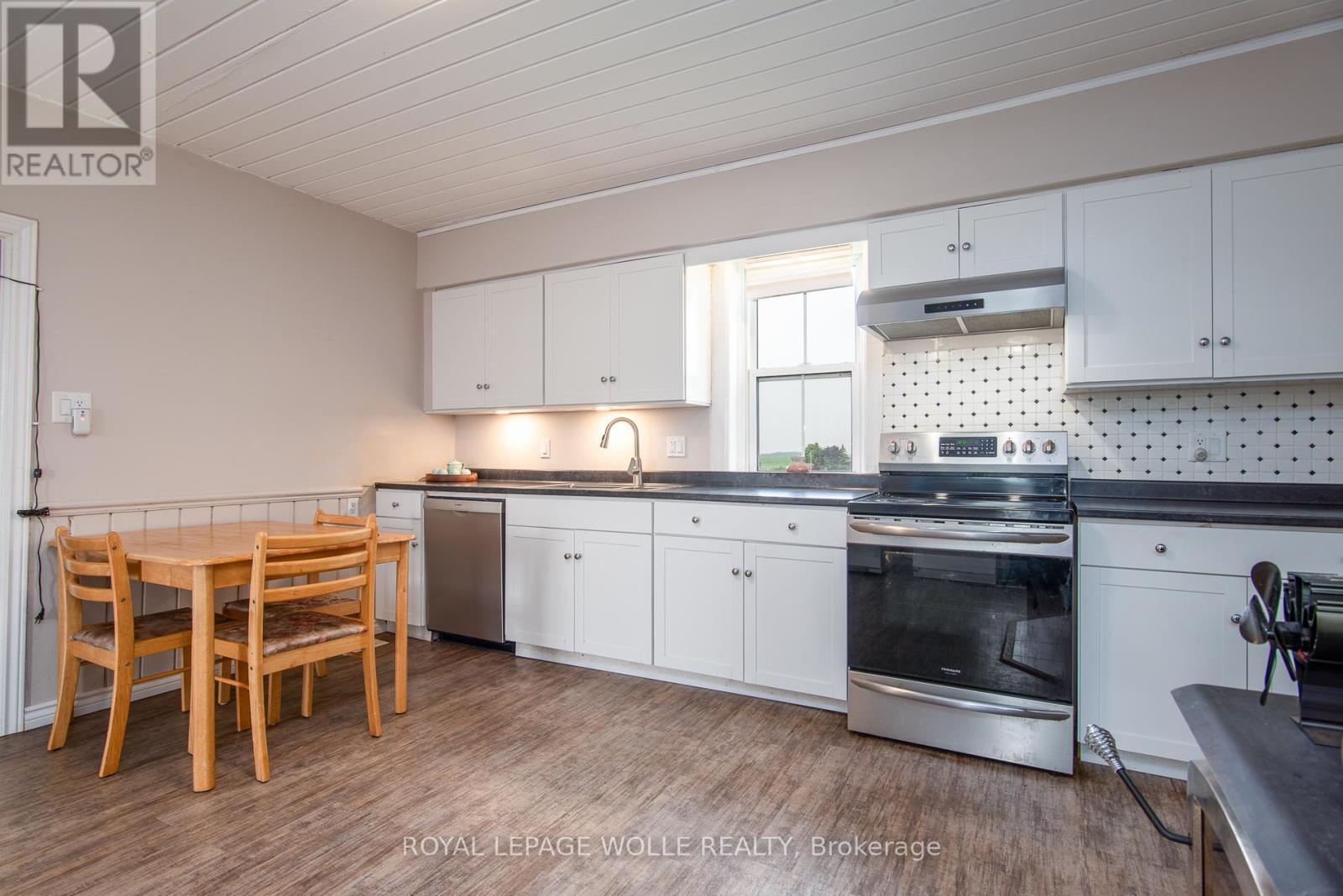 












4385 HESSEN STRASSE

,
Wellesley,







Ontario
N0B2T0

