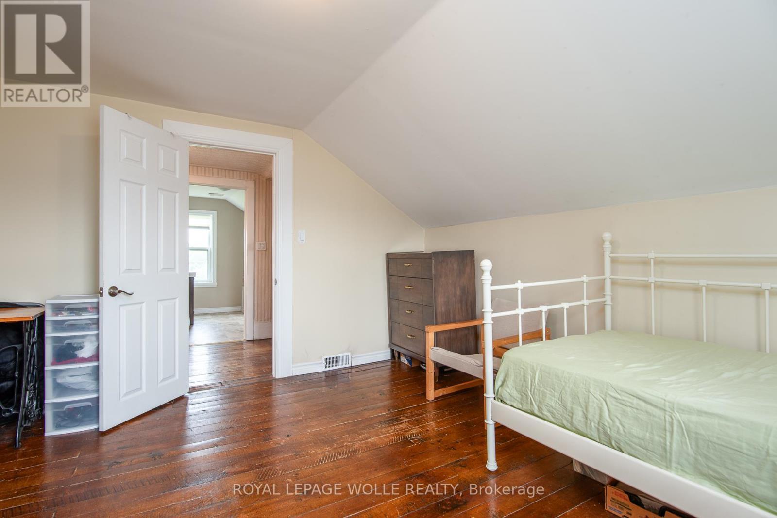 












4385 HESSEN STRASSE

,
Wellesley,







Ontario
N0B2T0

