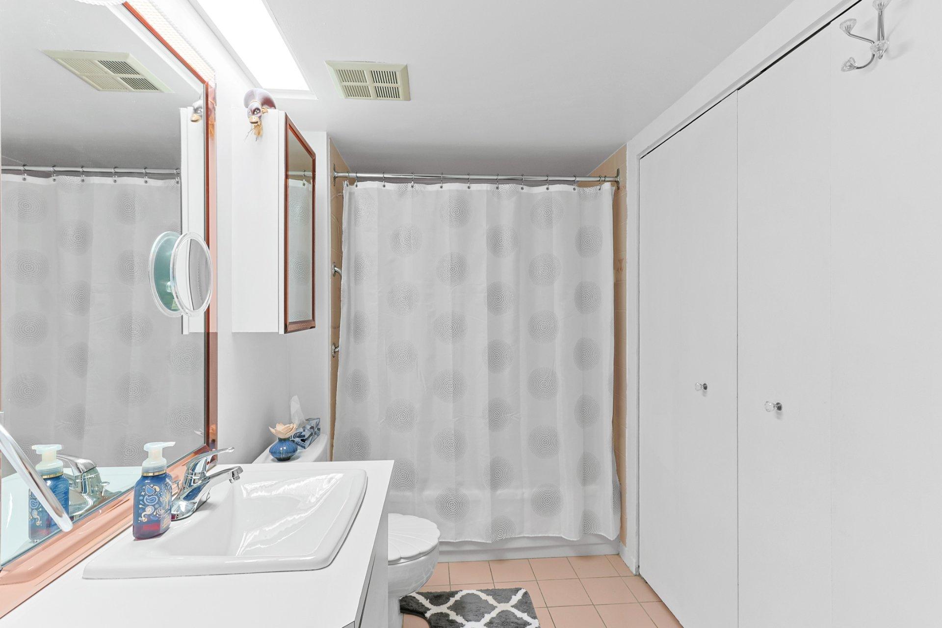 









13


Rue St-Laurent

, 202,
Beauharnois,




QC
J6N1V1

