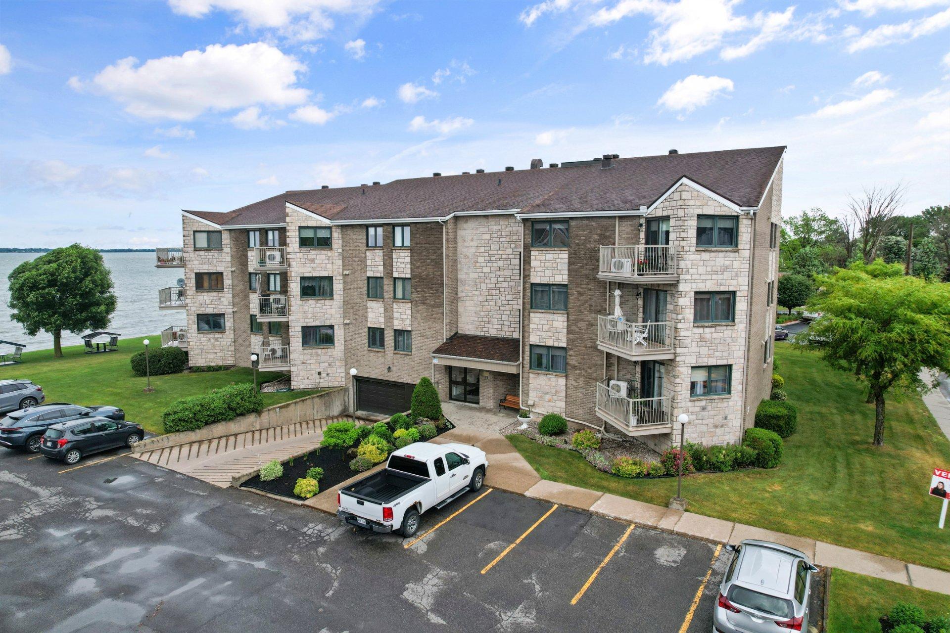 









13


Rue St-Laurent

, 202,
Beauharnois,




QC
J6N1V1

