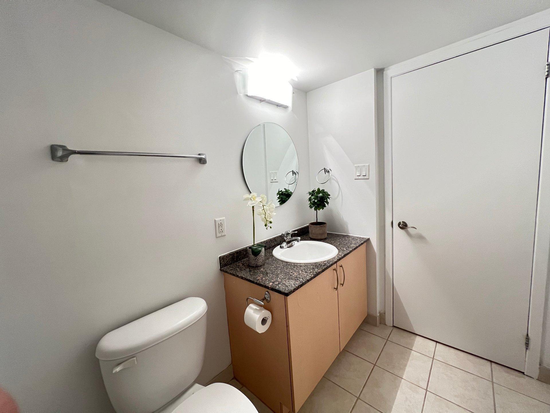 









88


Rue Charlotte

, 310,
Montréal (Ville-Marie),




QC
H2X4E2


