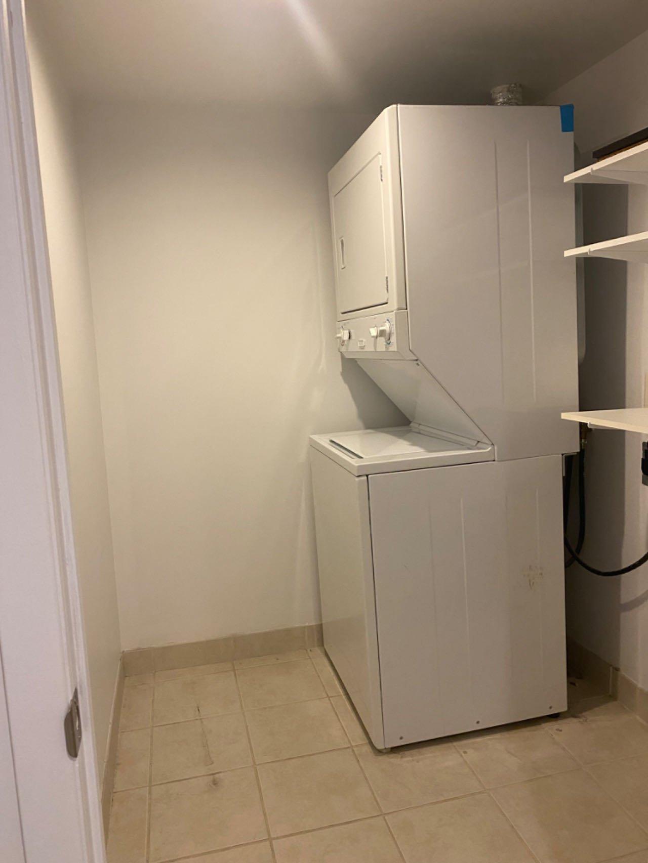 









88


Rue Charlotte

, 310,
Montréal (Ville-Marie),




QC
H2X4E2

