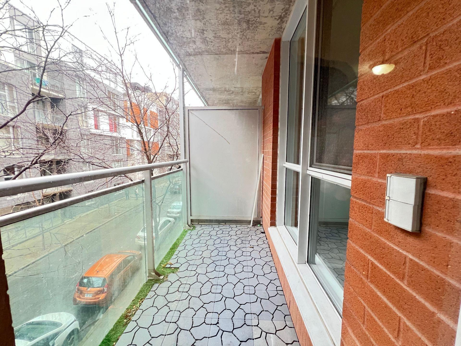 









88


Rue Charlotte

, 310,
Montréal (Ville-Marie),




QC
H2X4E2

