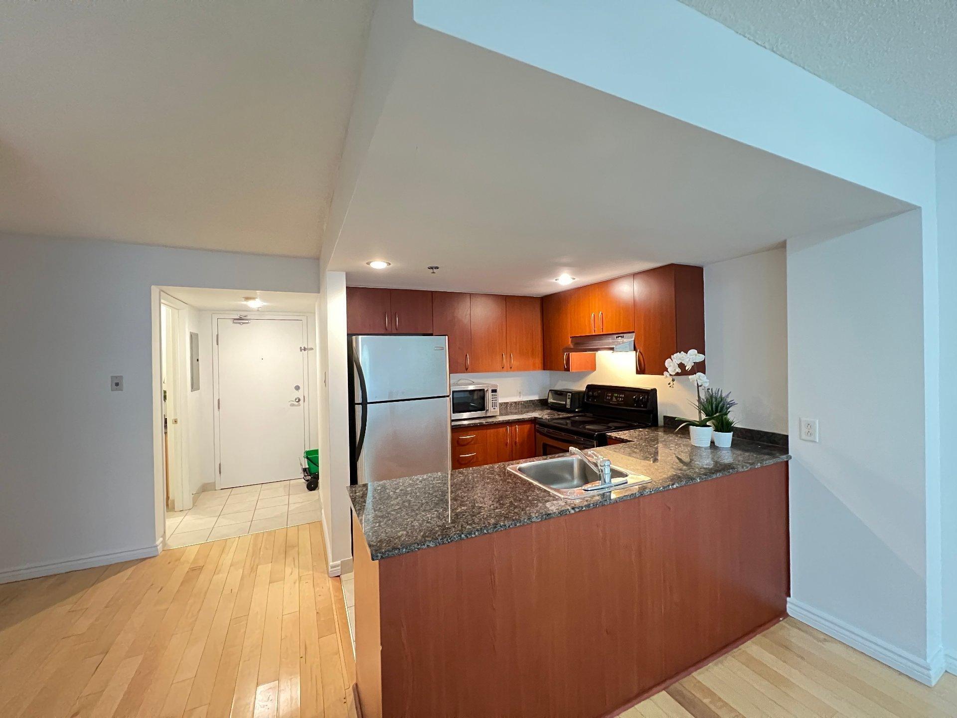 









88


Rue Charlotte

, 310,
Montréal (Ville-Marie),




QC
H2X4E2

