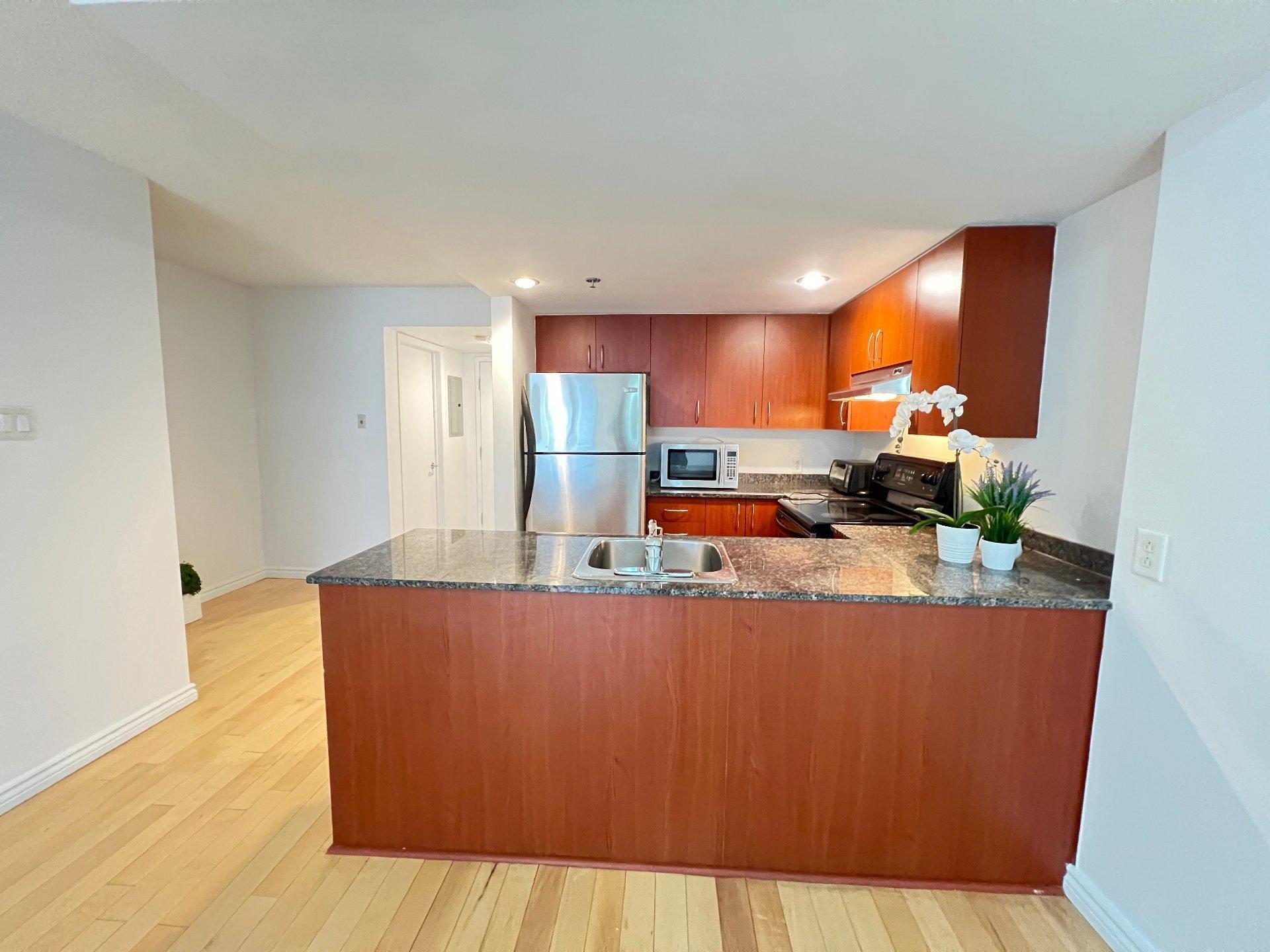 









88


Rue Charlotte

, 310,
Montréal (Ville-Marie),




QC
H2X4E2

