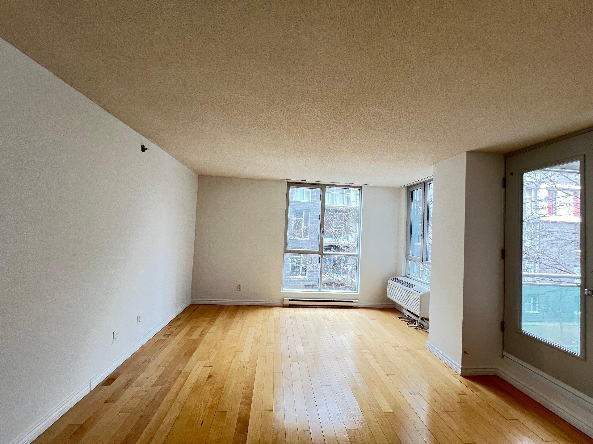 









88


Rue Charlotte

, 310,
Montréal (Ville-Marie),




QC
H2X4E2

