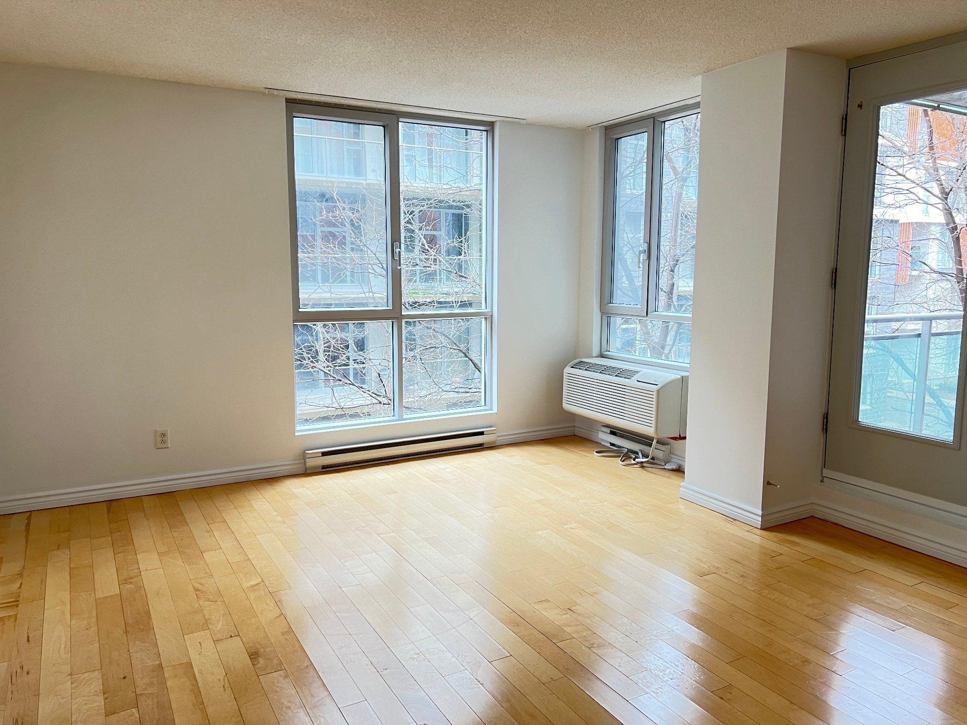 









88


Rue Charlotte

, 310,
Montréal (Ville-Marie),




QC
H2X4E2

