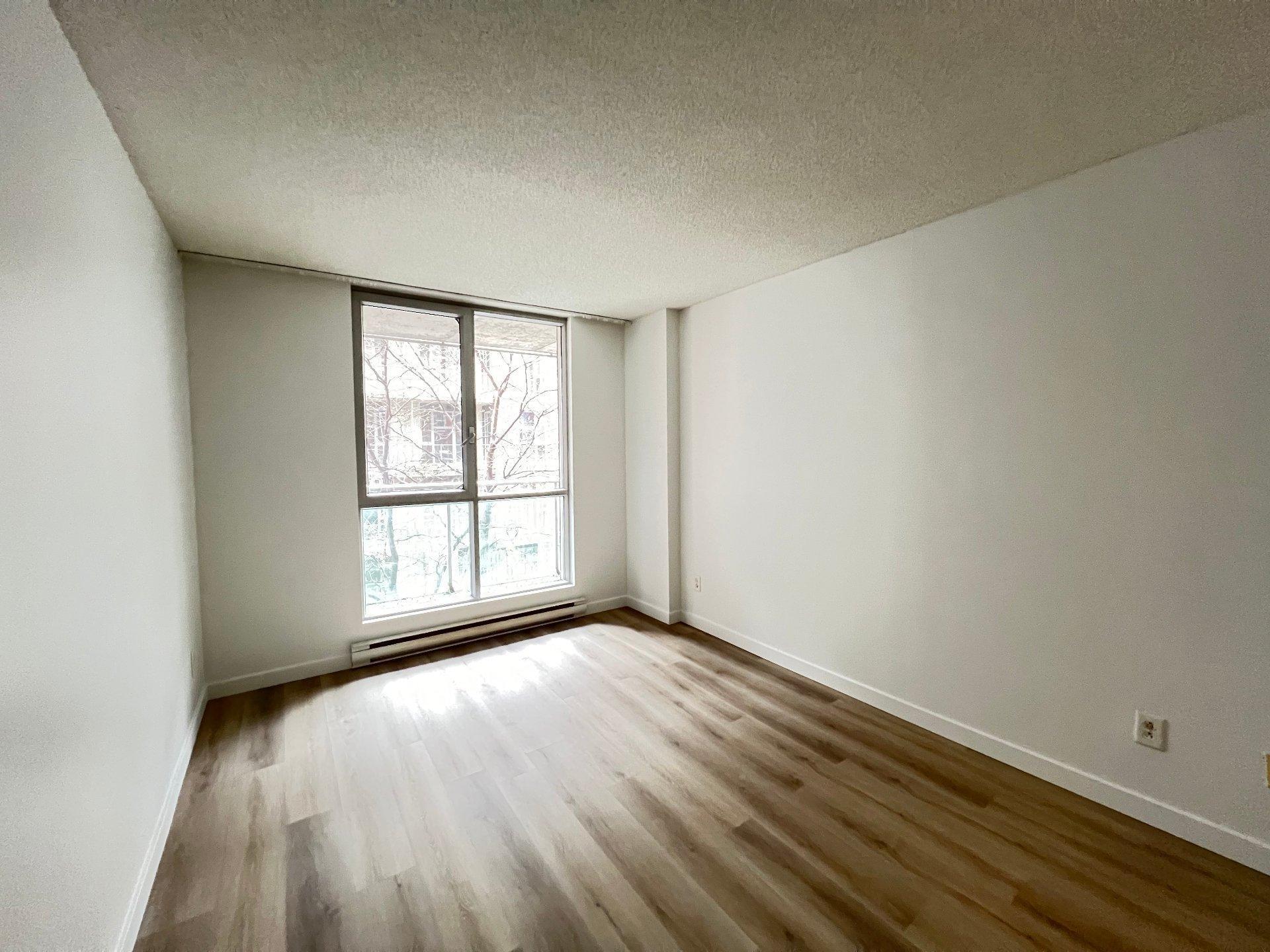 









88


Rue Charlotte

, 310,
Montréal (Ville-Marie),




QC
H2X4E2

