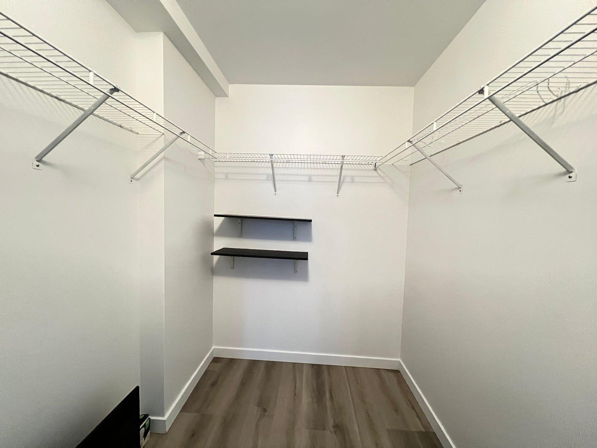 









88


Rue Charlotte

, 310,
Montréal (Ville-Marie),




QC
H2X4E2

