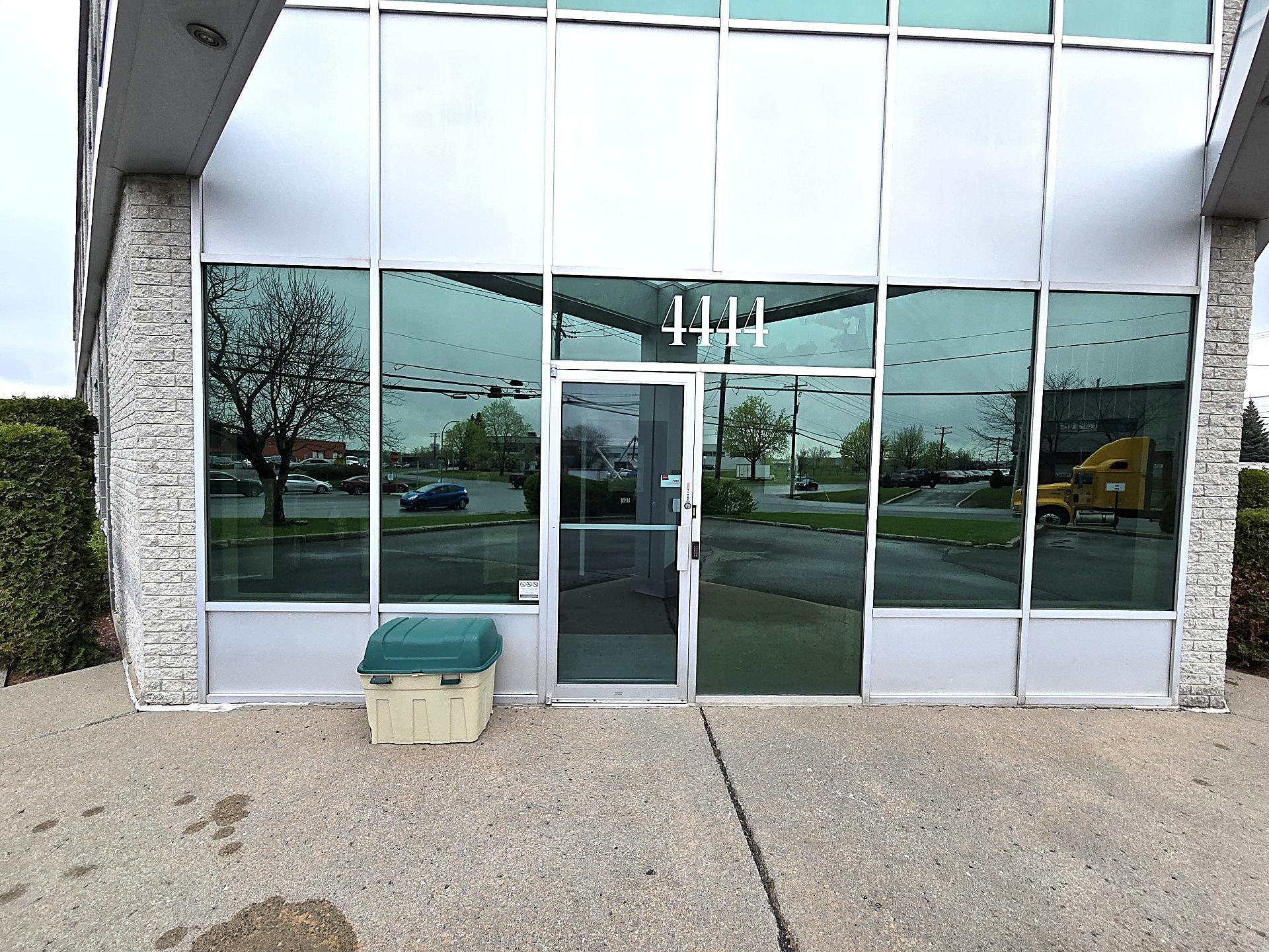 









4446


Boul. de la Grande-Allée

,
Boisbriand,




QC
J7H1R9

