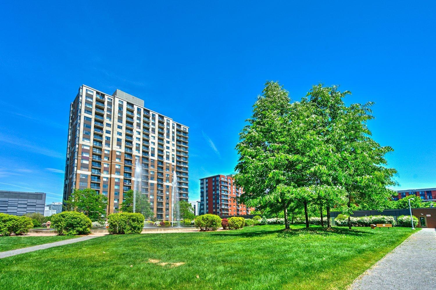 









1280


Rue St-Jacques

, 1201,
Montréal (Ville-Marie),




QC
H3C0G1

