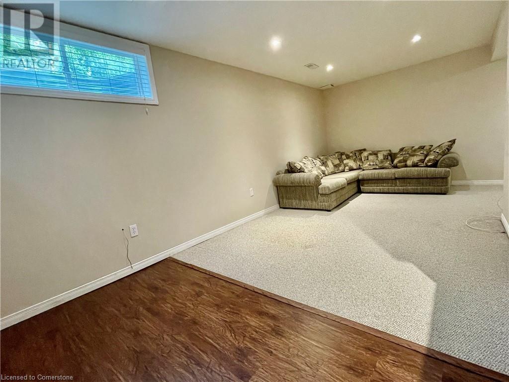 












510 VIRGINIA CREEPER Street

,
Waterloo,




Ontario
N2V2W4

