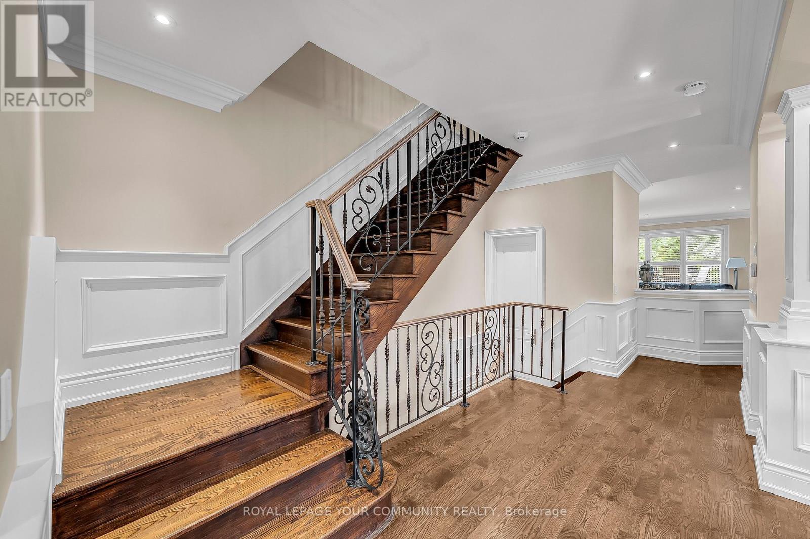 












83 HUNT AVENUE W

,
Richmond Hill,




Ontario
L4C4H1

