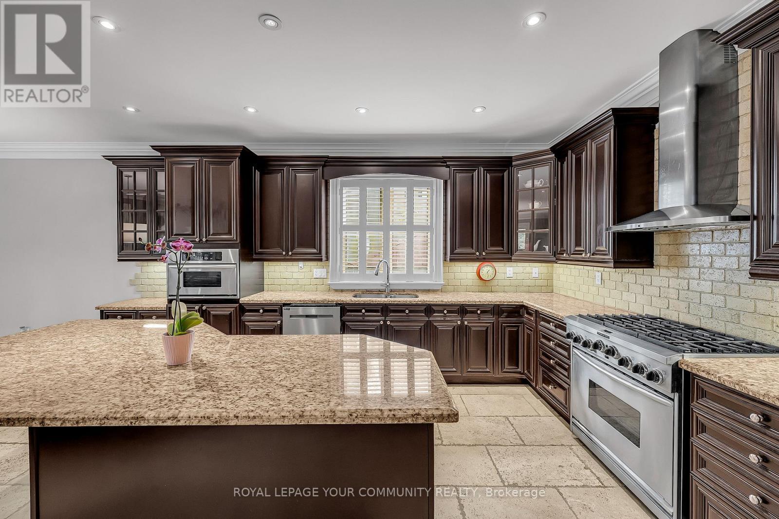












83 HUNT AVENUE W

,
Richmond Hill,




Ontario
L4C4H1

