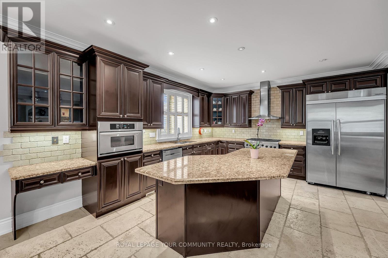 












83 HUNT AVENUE W

,
Richmond Hill,




Ontario
L4C4H1

