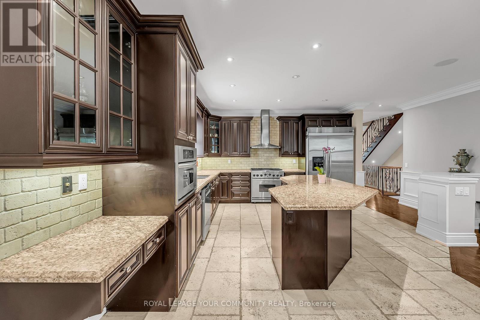 












83 HUNT AVENUE W

,
Richmond Hill,




Ontario
L4C4H1

