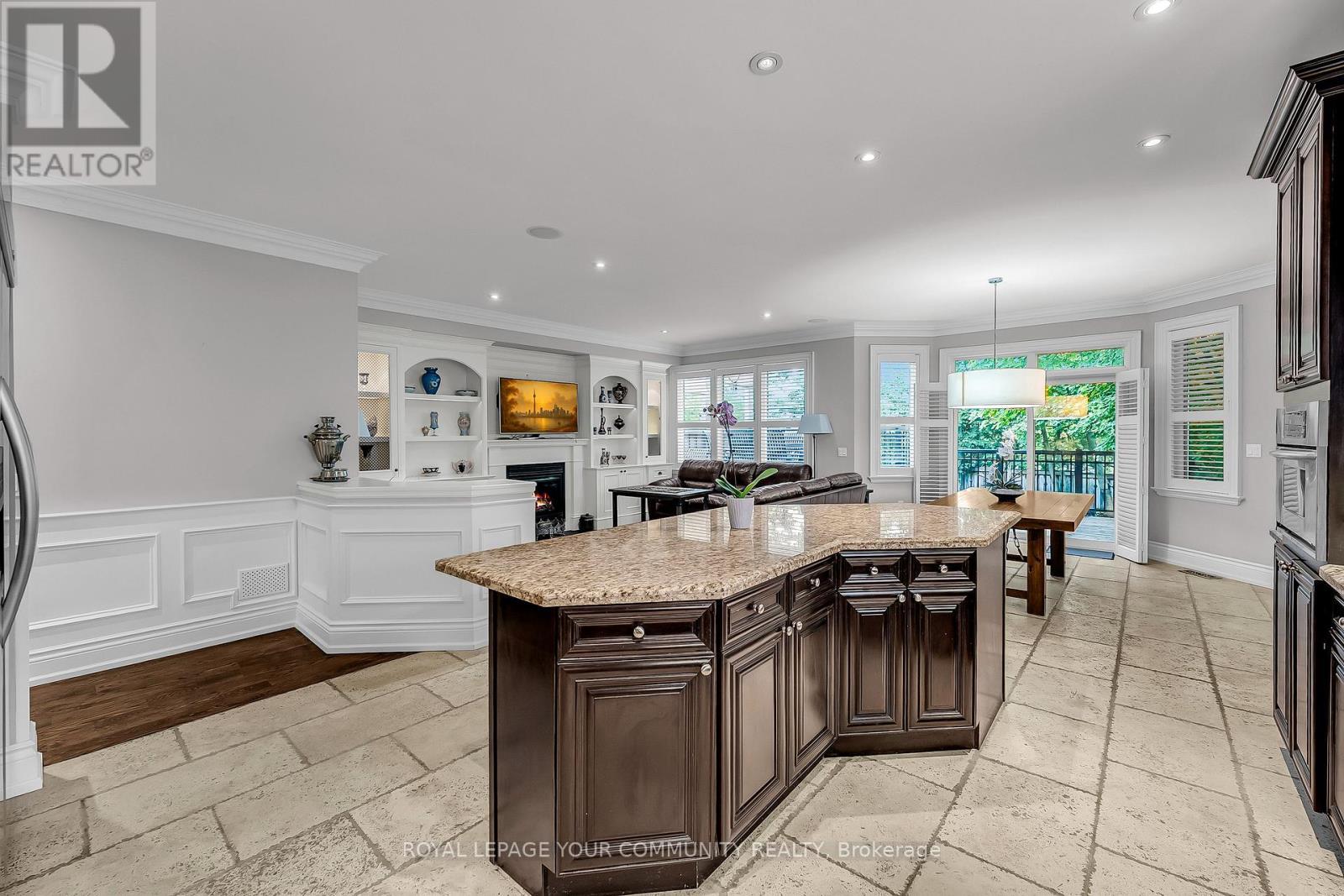 












83 HUNT AVENUE W

,
Richmond Hill,




Ontario
L4C4H1


