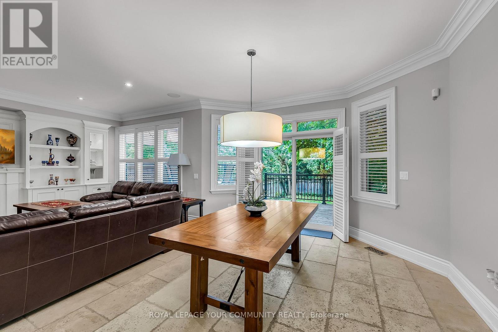 












83 HUNT AVENUE W

,
Richmond Hill,




Ontario
L4C4H1

