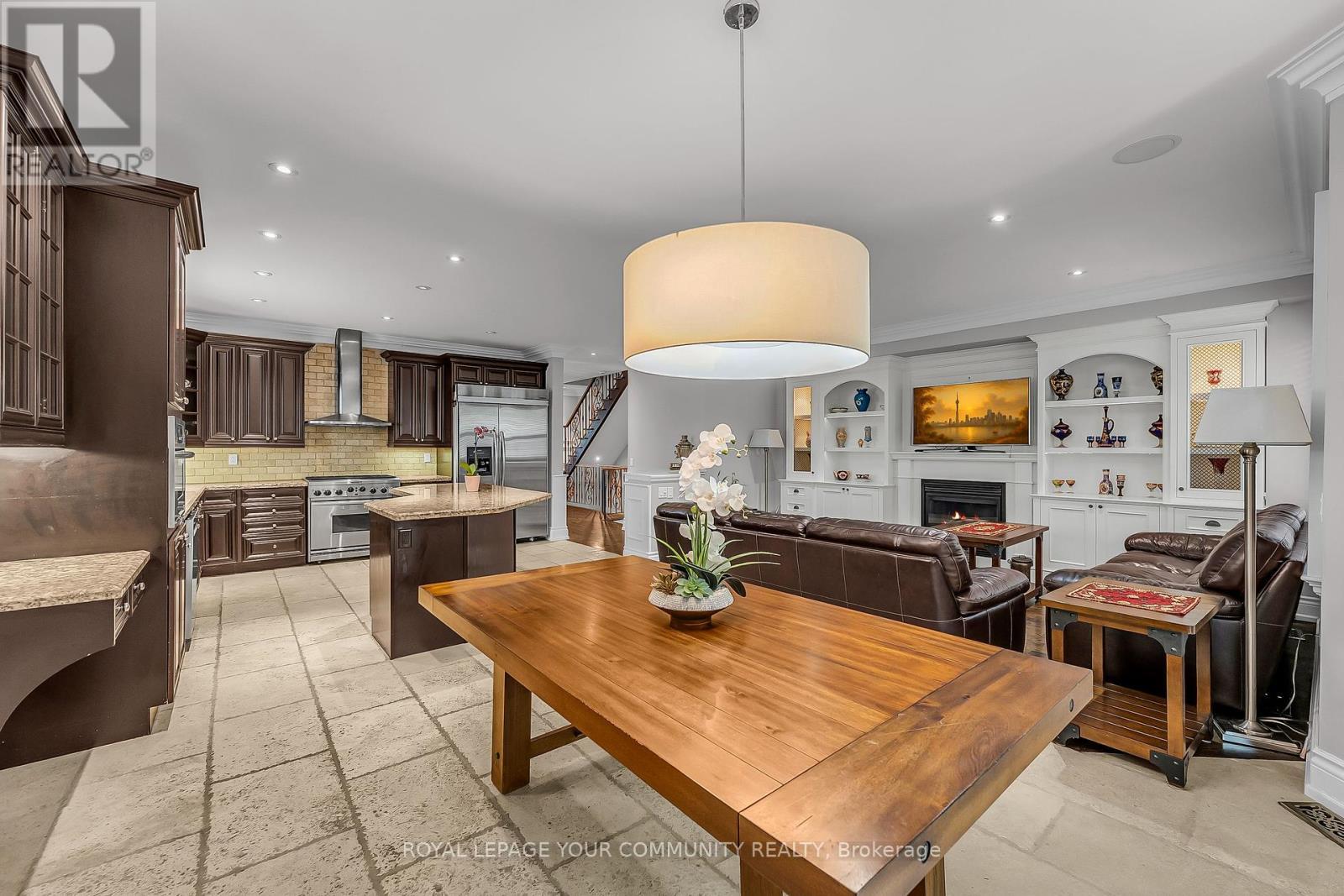 












83 HUNT AVENUE W

,
Richmond Hill,




Ontario
L4C4H1

