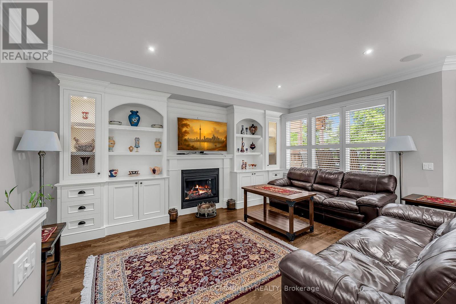 












83 HUNT AVENUE W

,
Richmond Hill,




Ontario
L4C4H1

