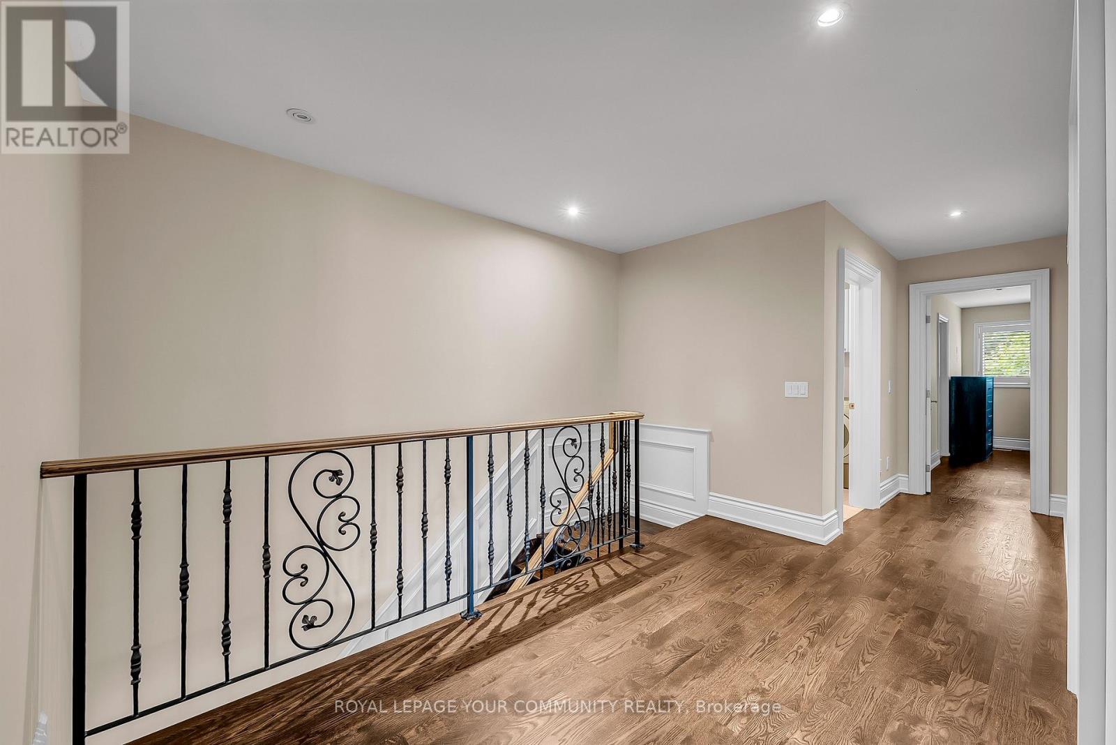 












83 HUNT AVENUE W

,
Richmond Hill,




Ontario
L4C4H1

