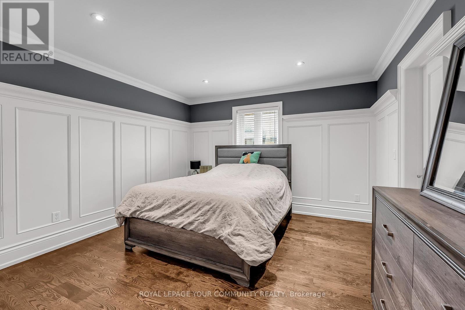 












83 HUNT AVENUE W

,
Richmond Hill,




Ontario
L4C4H1

