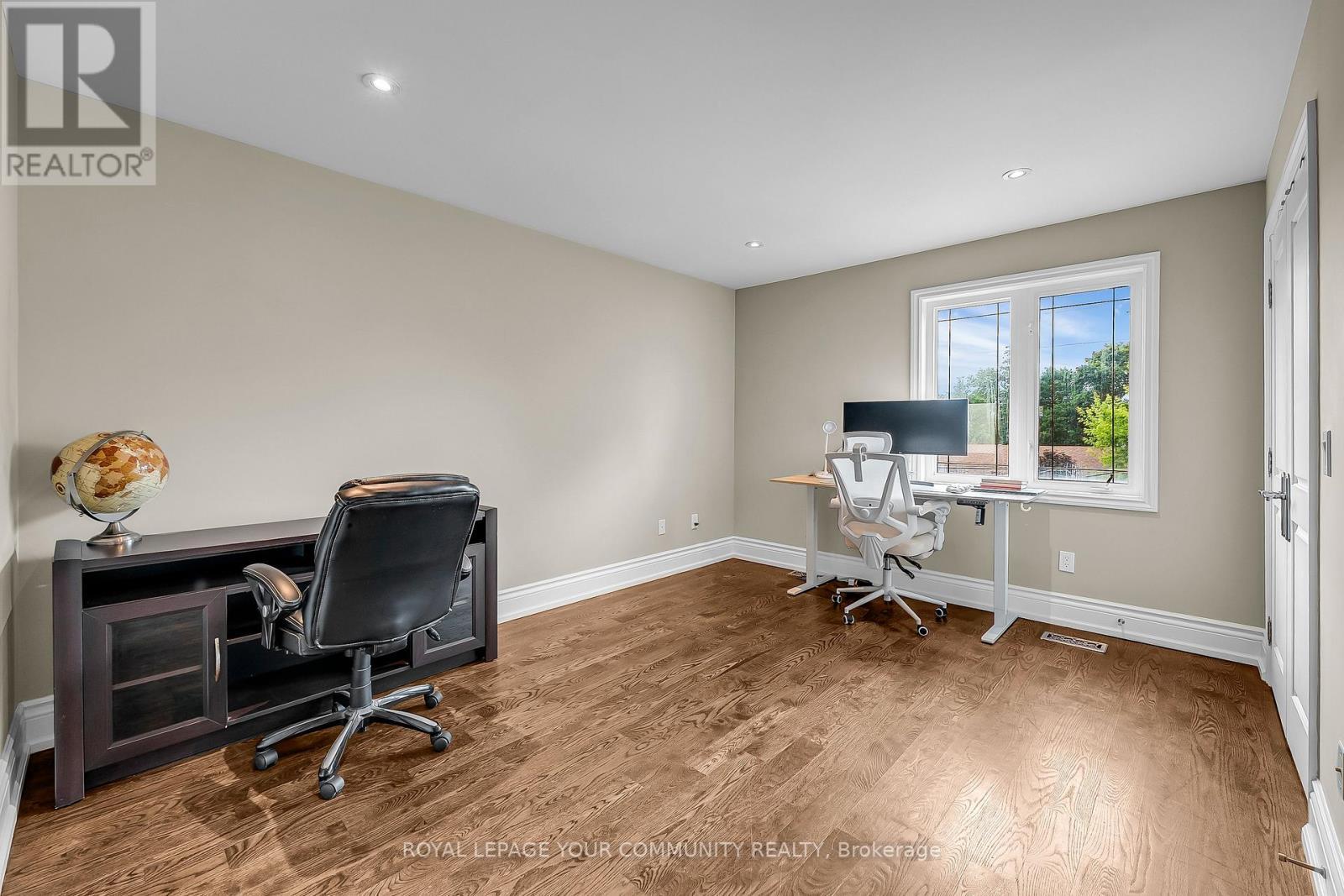 












83 HUNT AVENUE W

,
Richmond Hill,




Ontario
L4C4H1

