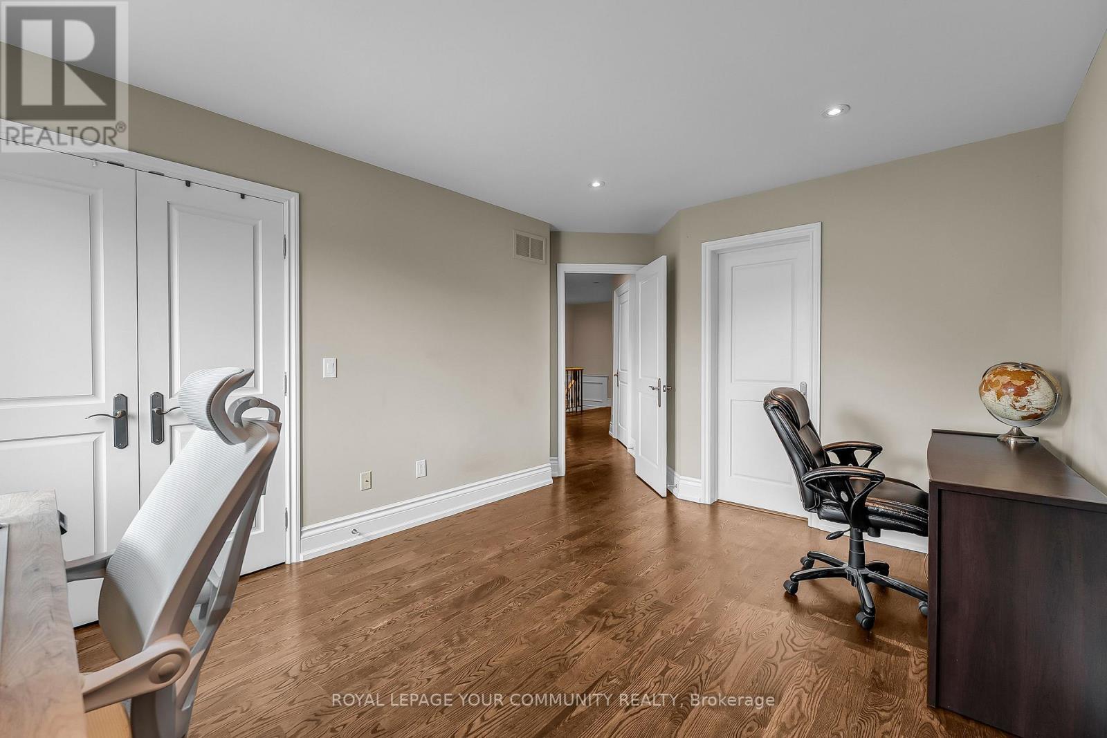 












83 HUNT AVENUE W

,
Richmond Hill,




Ontario
L4C4H1

