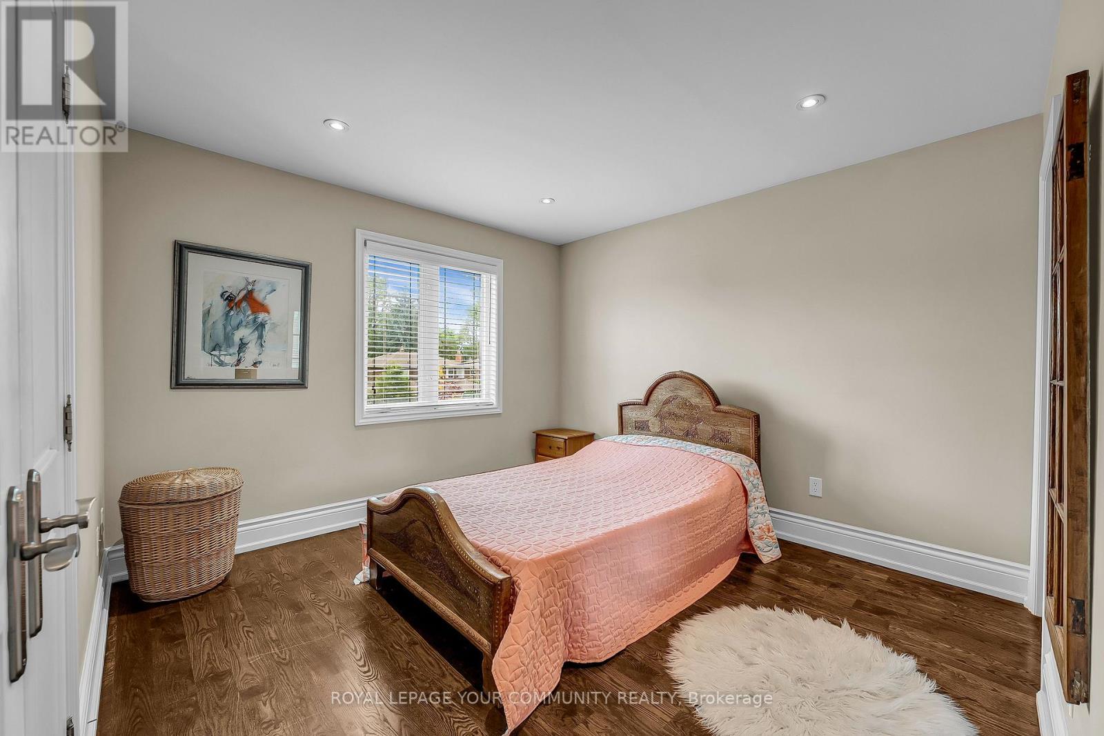 












83 HUNT AVENUE W

,
Richmond Hill,




Ontario
L4C4H1

