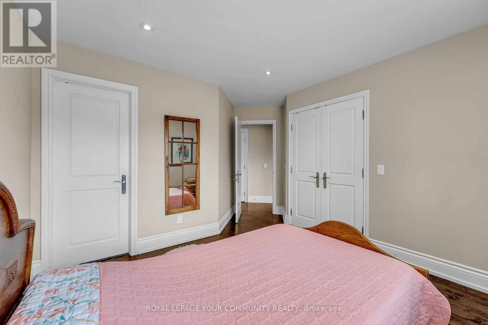 












83 HUNT AVENUE W

,
Richmond Hill,




Ontario
L4C4H1

