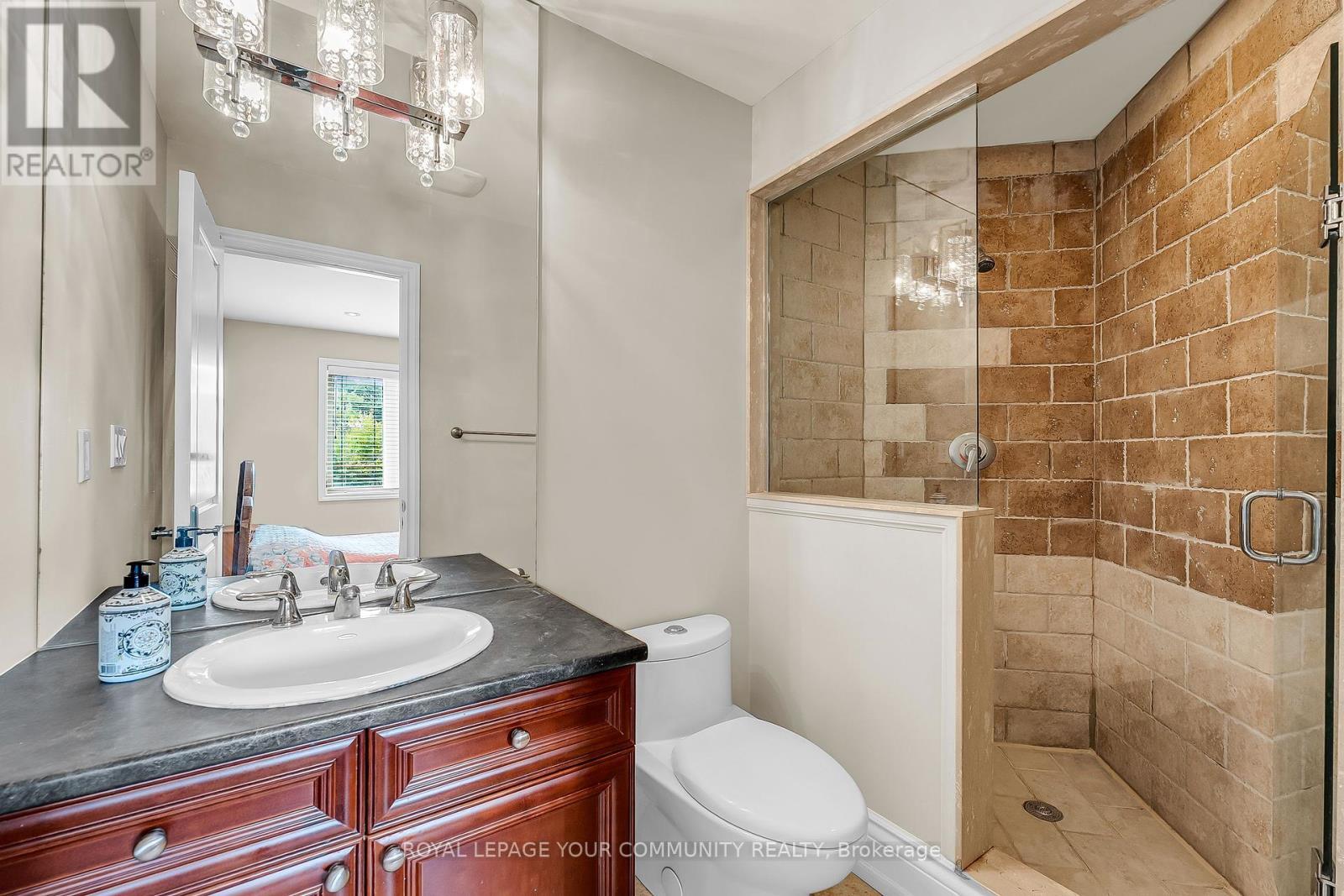 












83 HUNT AVENUE W

,
Richmond Hill,




Ontario
L4C4H1

