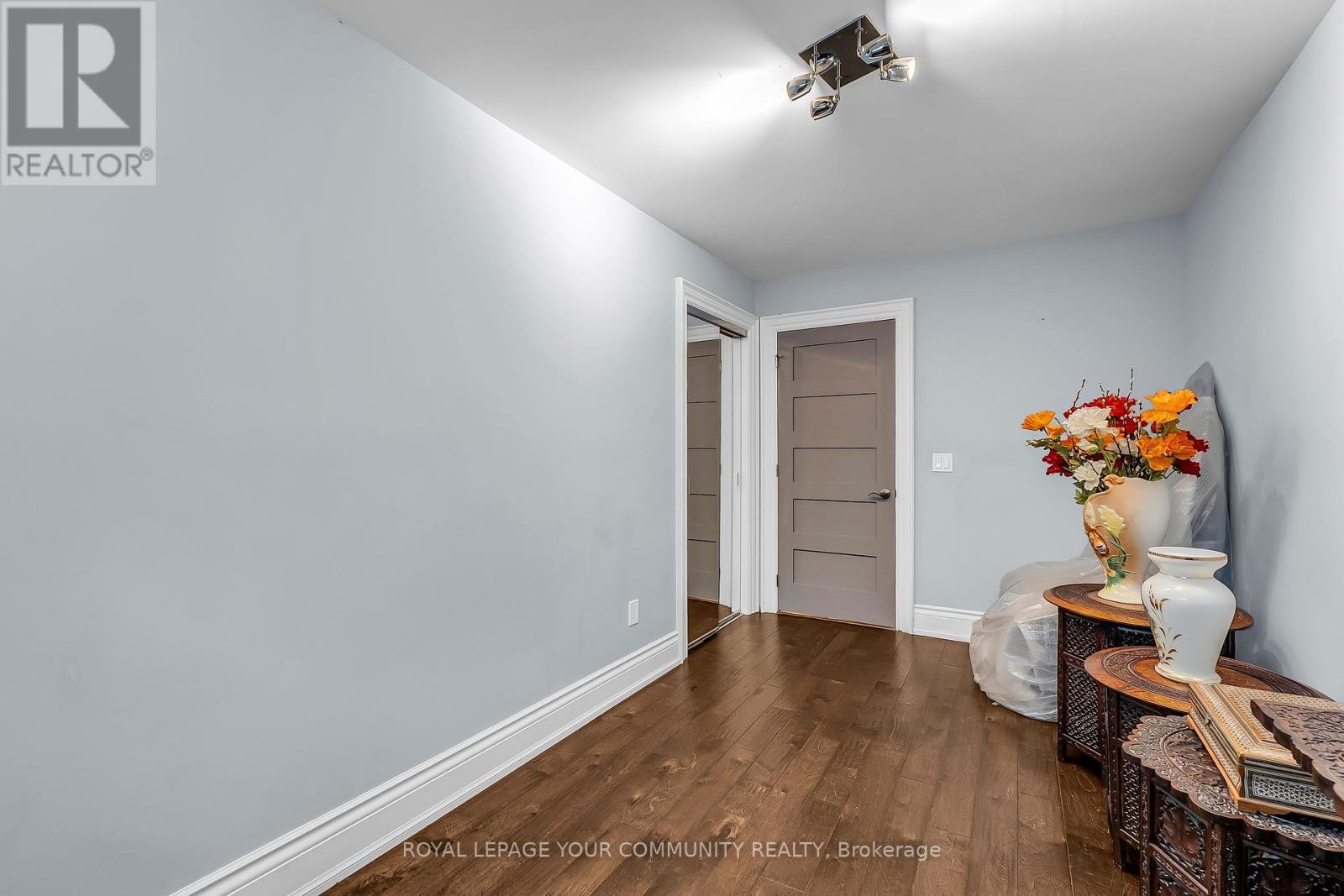 












83 HUNT AVENUE W

,
Richmond Hill,




Ontario
L4C4H1


