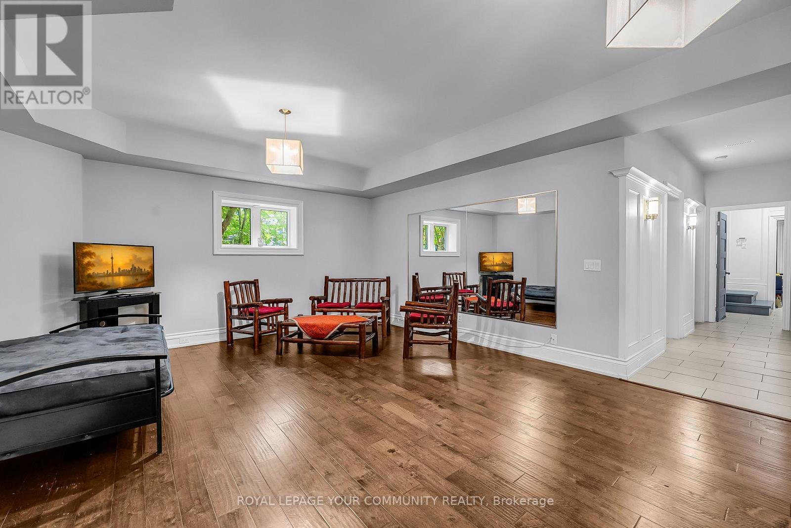 












83 HUNT AVENUE W

,
Richmond Hill,




Ontario
L4C4H1

