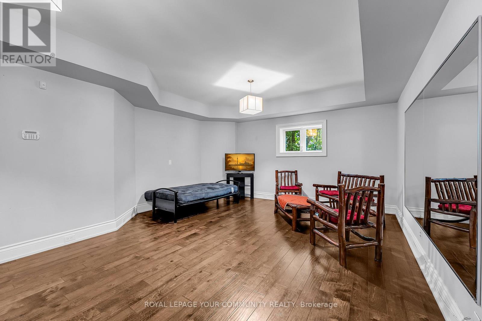 












83 HUNT AVENUE W

,
Richmond Hill,




Ontario
L4C4H1

