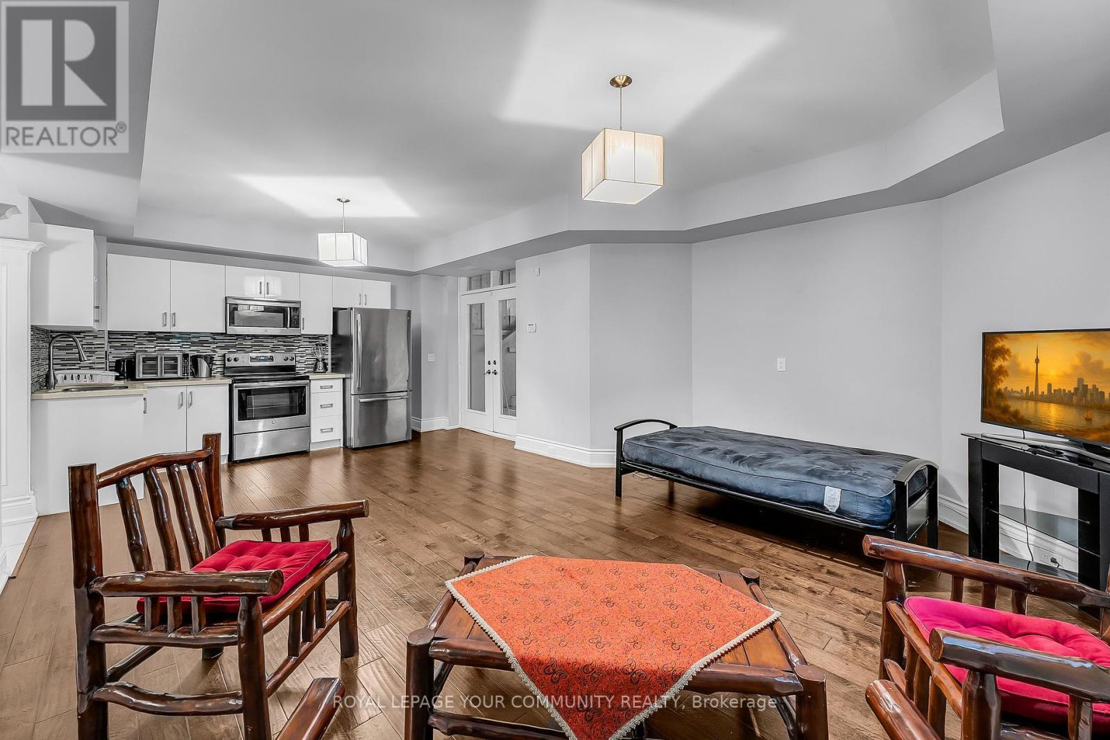 












83 HUNT AVENUE W

,
Richmond Hill,




Ontario
L4C4H1

