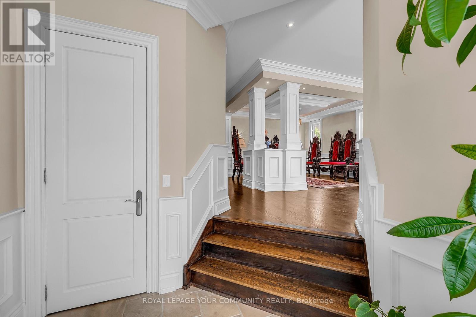 












83 HUNT AVENUE W

,
Richmond Hill,




Ontario
L4C4H1


